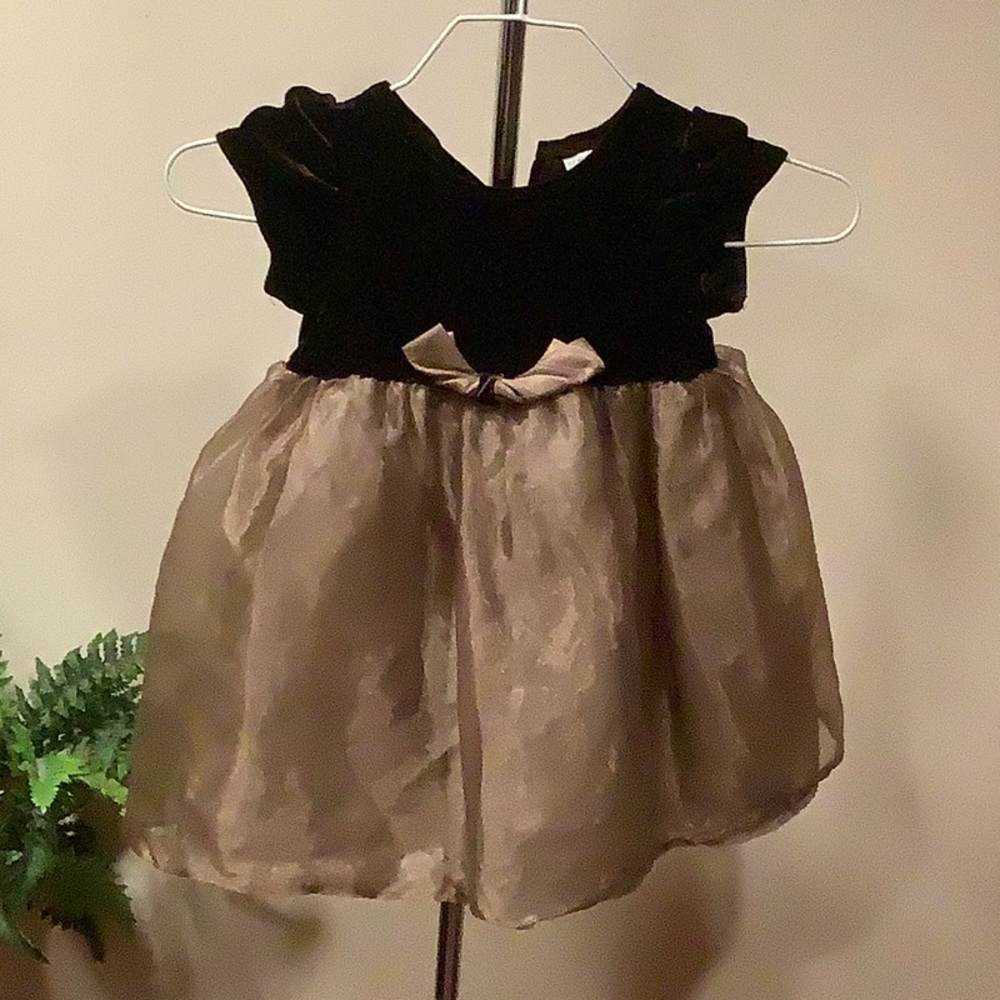 Toddler’s dress. 100% polyester